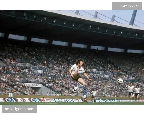 贝肯鲍尔传奇足迹：足球皇帝职业生涯成就引热议